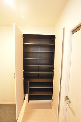 ヴェルジェ深田Ⅴ 玄関