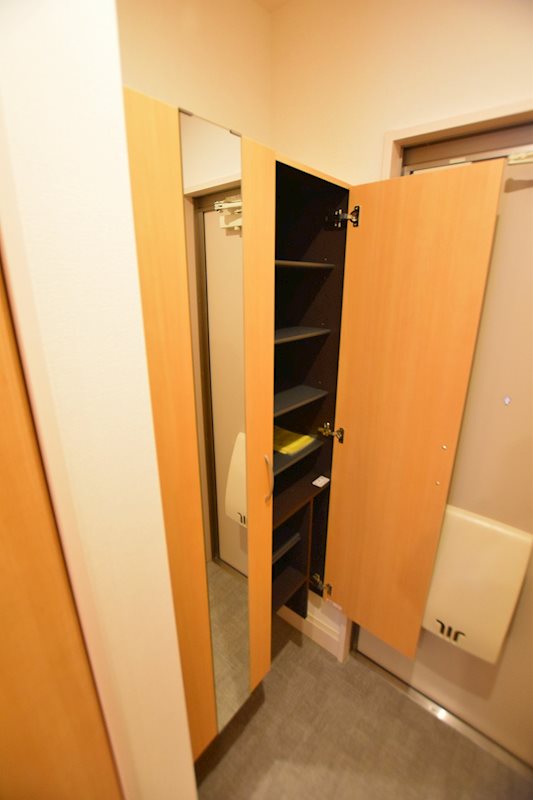 トレス日明弐番館 玄関