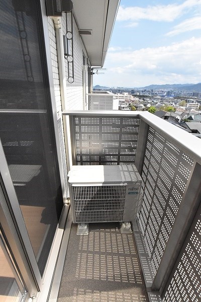 Une beau palais（ｴﾇﾎﾞｰﾊﾟﾚ）  ベランダ