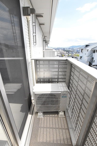 Une beau palais（ｴﾇﾎﾞｰﾊﾟﾚ）  ベランダ