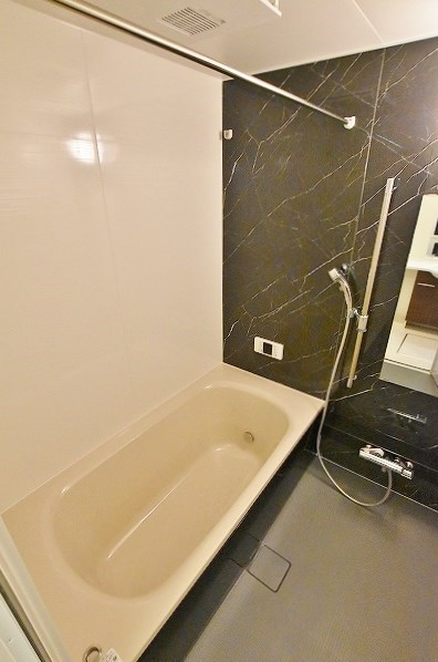 Une beau palais（ｴﾇﾎﾞｰﾊﾟﾚ）   風呂画像