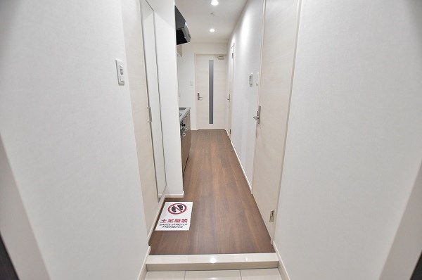 グランシャリオ三萩野 玄関