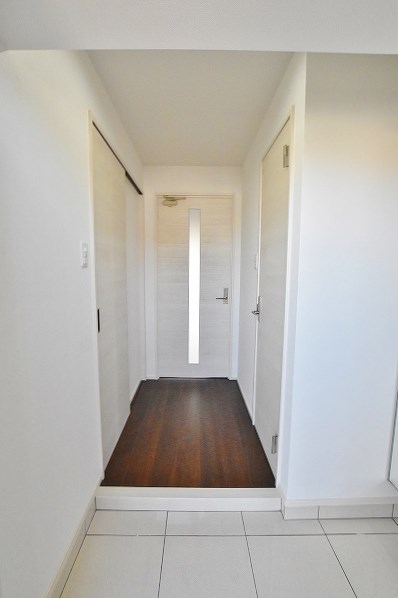 グランシャリオ三萩野 玄関