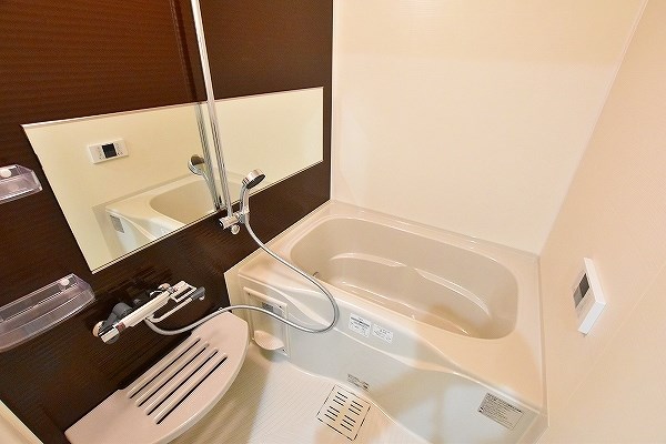 グランシャリオ三萩野 風呂画像