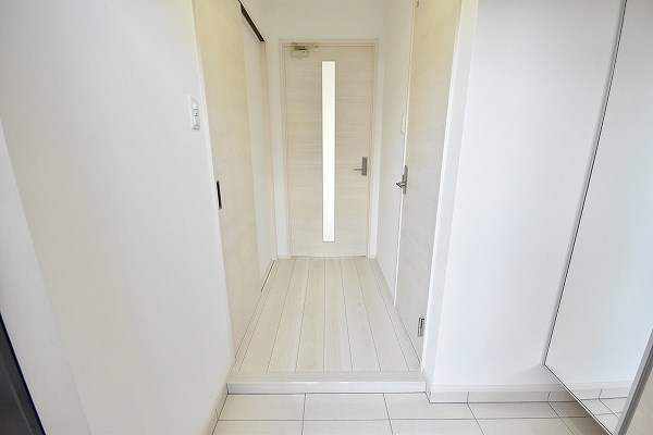 グランシャリオ三萩野 玄関