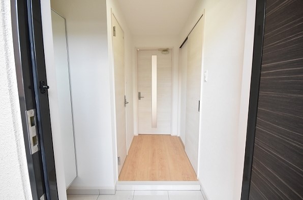 グランシャリオ三萩野 玄関