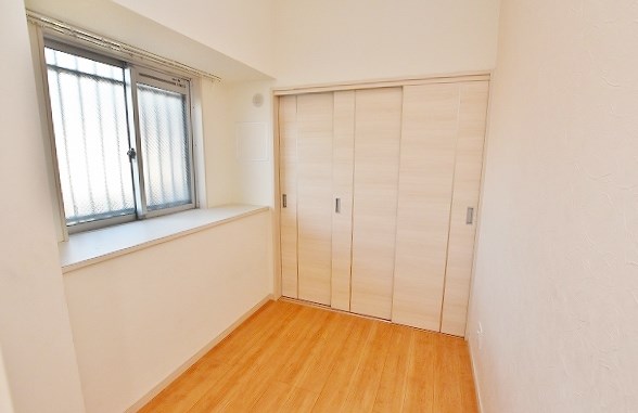 Studie TOBIHATA (スタディ飛幡)   ベッドルーム