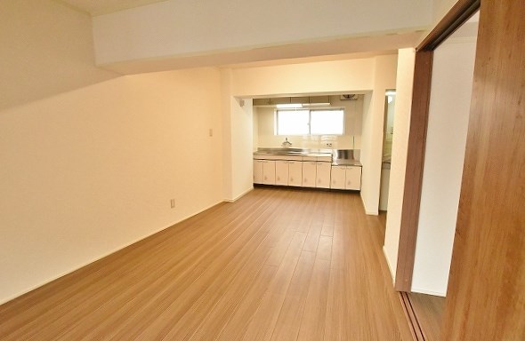 中津口小住ビル リビング