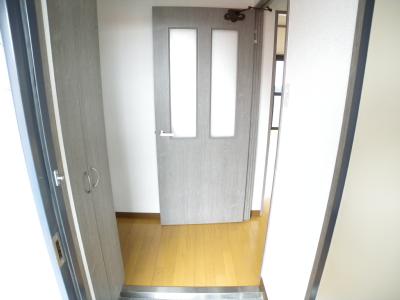 ロイヤルセンターＢＬＤ  玄関