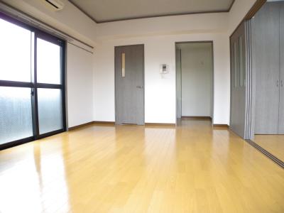 ロイヤルセンターＢＬＤ  リビング