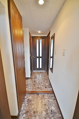 ニューサンリバー１２番館 玄関