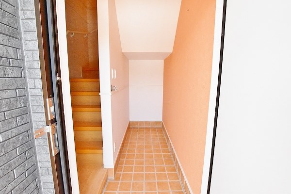 ピラーズ石田 玄関