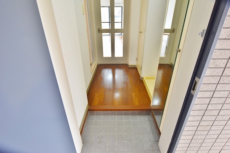 メゾンド片野  玄関