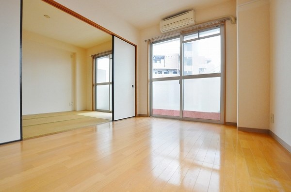 グローリー足立 リビング