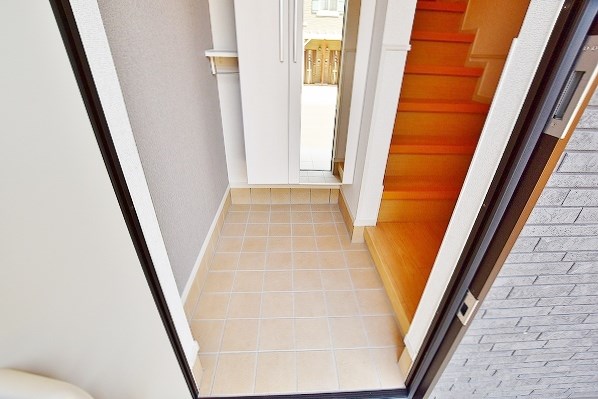 ヴィラルーチェ　Ａ棟    玄関