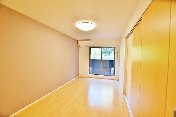 ヴィラルーチェ　Ａ棟  ベッドルーム