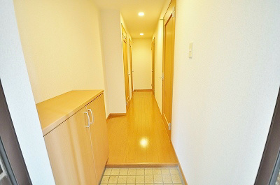 マリアージュ小森江 玄関