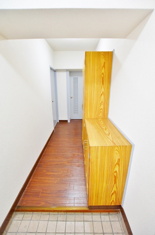 第８岡部ビル 玄関