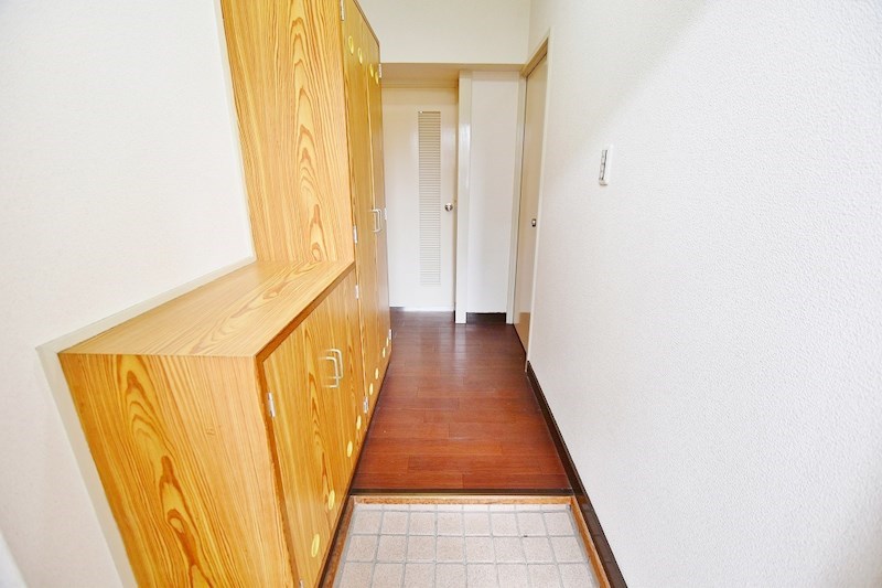 第８岡部ビル 玄関