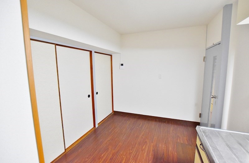 第８岡部ビル リビング