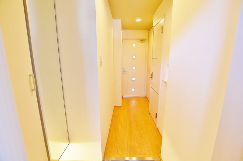 ギャラクシーヴィーラブライト  玄関