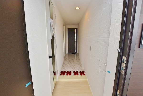 モアプラス日明エントラーダ 玄関