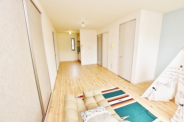 エヴァーグリーン紫の池　Ｃ棟 リビング