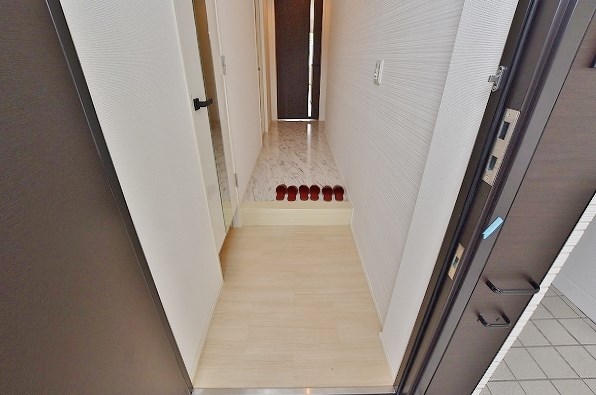 モアプラス日明エントラーダ 玄関