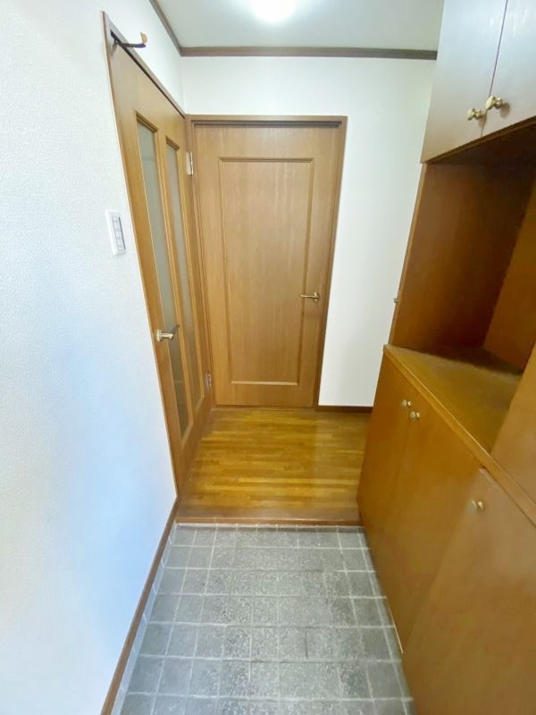 第１１岡部ビル 玄関