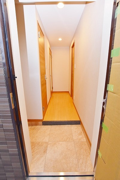 クレスト南小倉 玄関