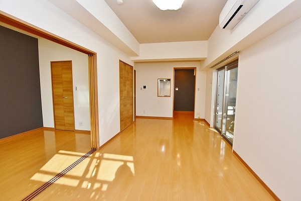 クレスト南小倉 リビング