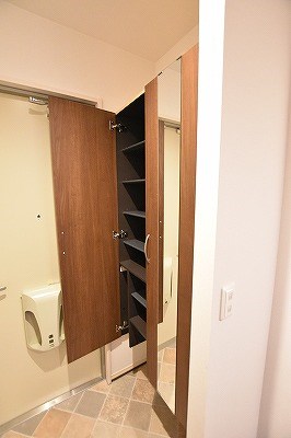 Polonia　Kokura-kita（ポロニアコクラキタ） 玄関