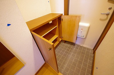 オールセインツ 玄関