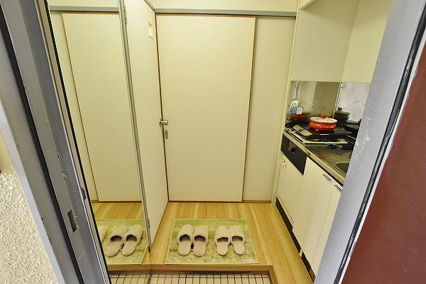 レディローザ 玄関