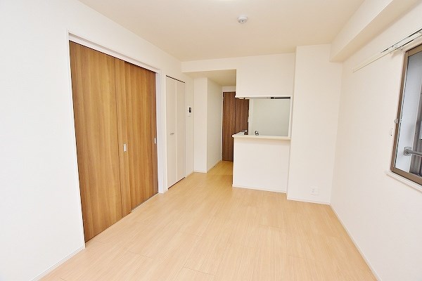 エンラージ・タワー リビング