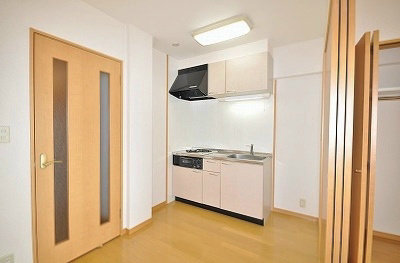 ニューシティアパートメンツ南小倉Ⅱ リビング