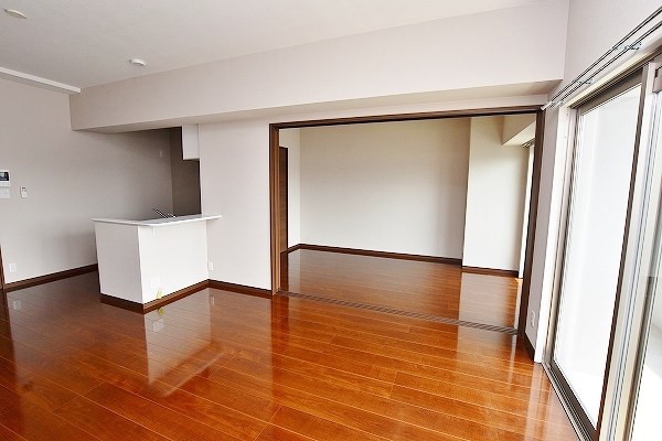 クレスト南小倉 リビング