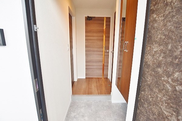 シズカビルディング白銀 玄関