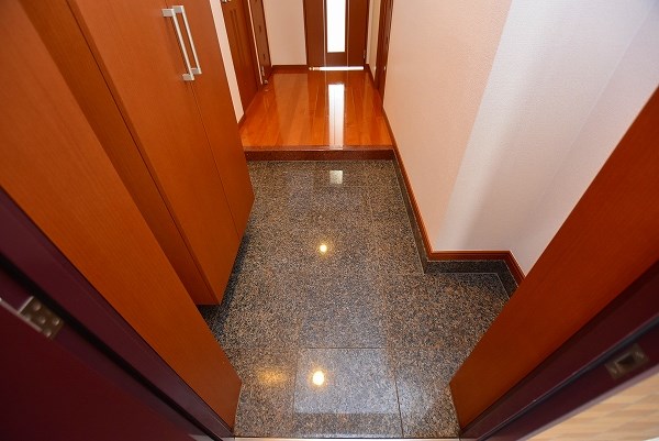 Allons-y（アロンジ） 玄関