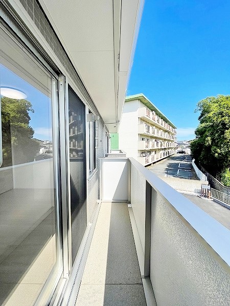 アベニール湯川 ベランダ