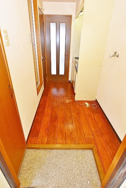 ヤンググレイス若園 玄関