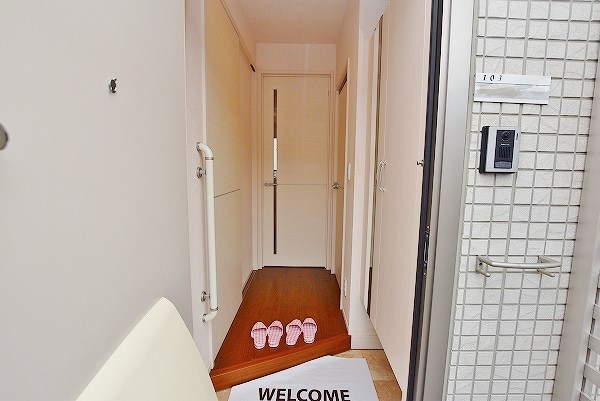 アッサンブレＳ 玄関