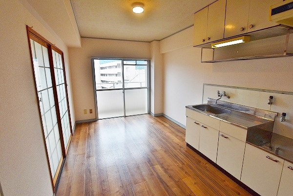 コンプレート中津口 リビング