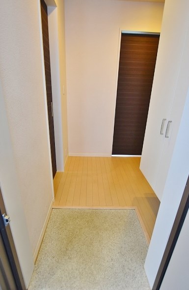 ロアーブル五番館 玄関