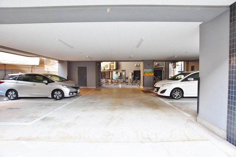ＲＯＹＡＬ　ＰＡＬＡＣＥ（ロイヤルパレス） 駐車場