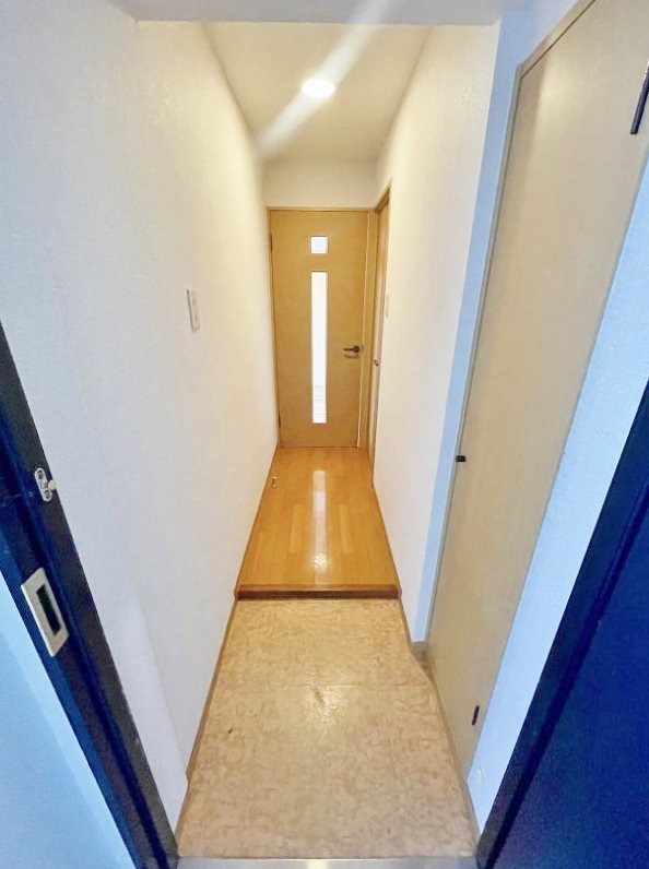 アヴィニール吉野 玄関