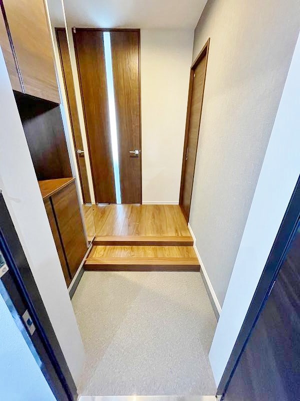 内山神岳ビル 玄関