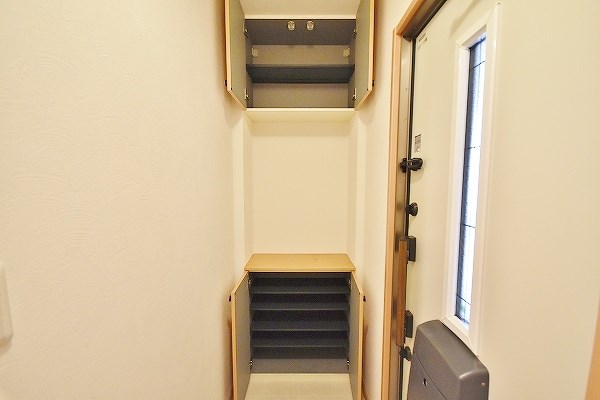 ガーデンヒルズ　A棟  玄関