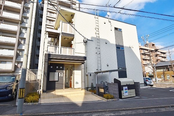 カルフール千防 105号室 外観