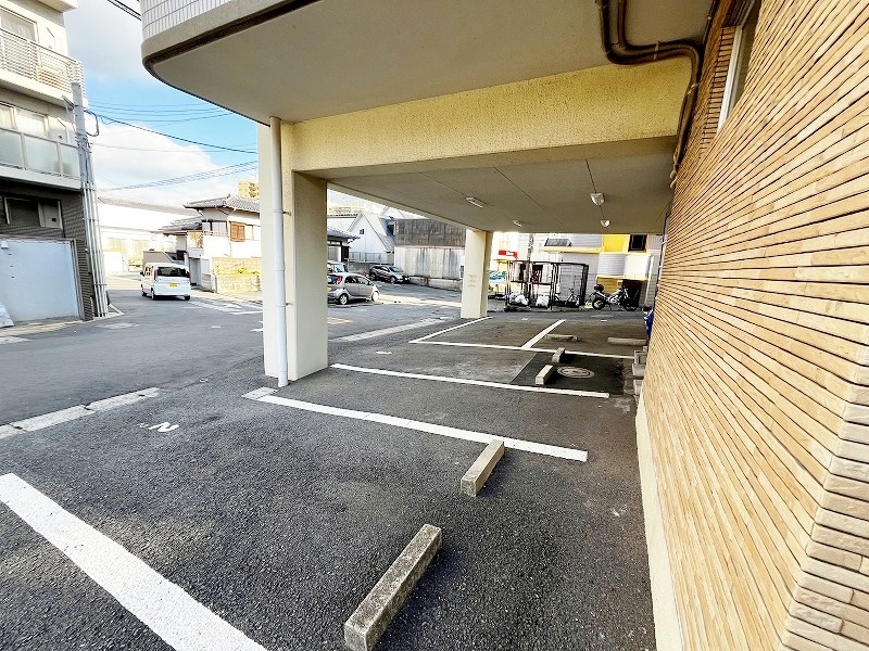 village kokura（ヴィラージュ小倉） 駐車場